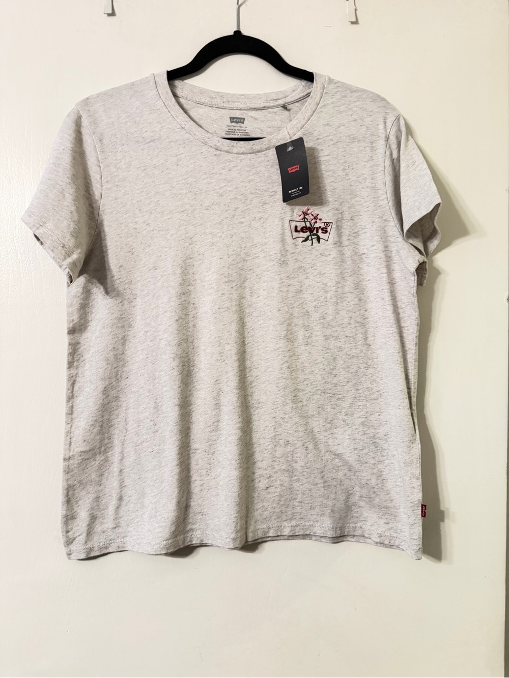 Levi's Women’s Light Heather Gray Crewneck Tee with Floral Embroidered Logo NWT